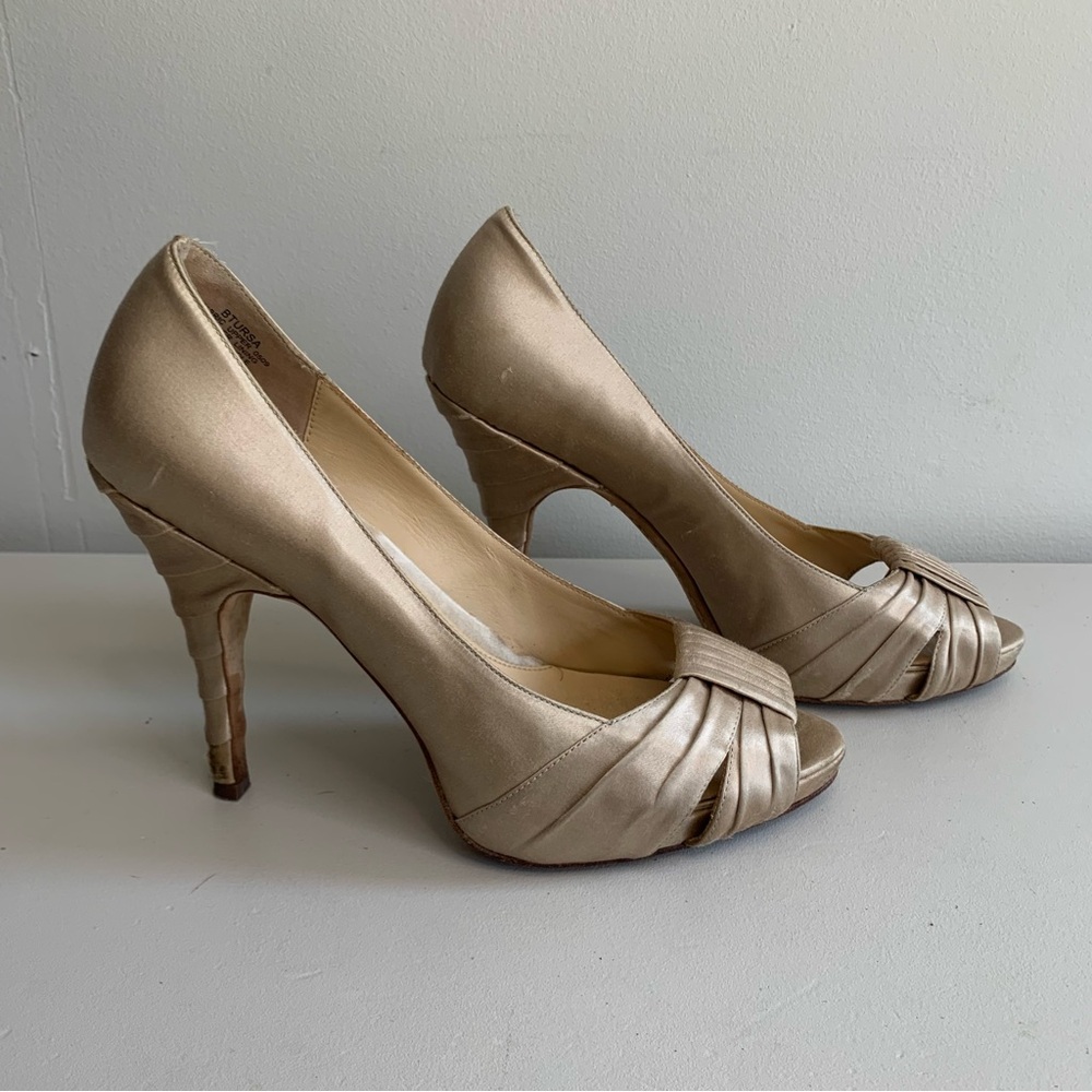 Boutique 9  champagne satin size 8